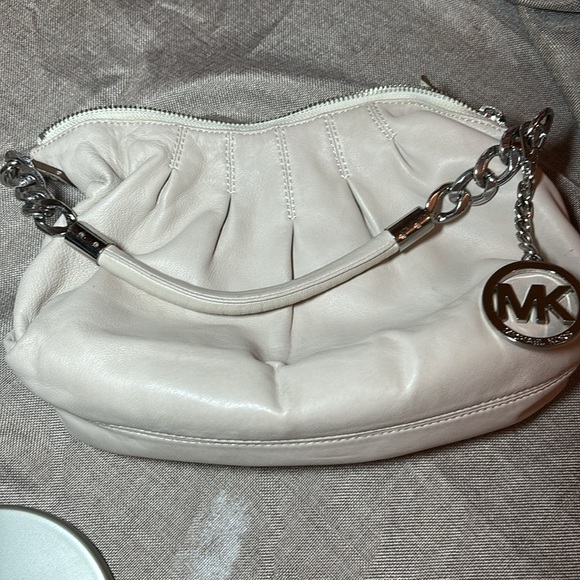 Michael Kors AP-1011 Cream Pleated Shoulder Bag - Picture 12 of 13
